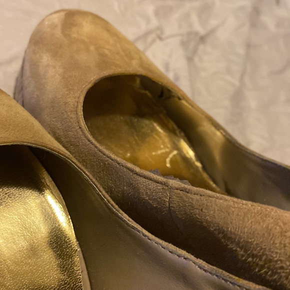 TAN HEELS WITH SNAKE PRINT PLATFORM - Picture 5 of 6